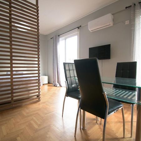 Central Cozy Flat ! Apartment เอเธนส์ ภายนอก รูปภาพ